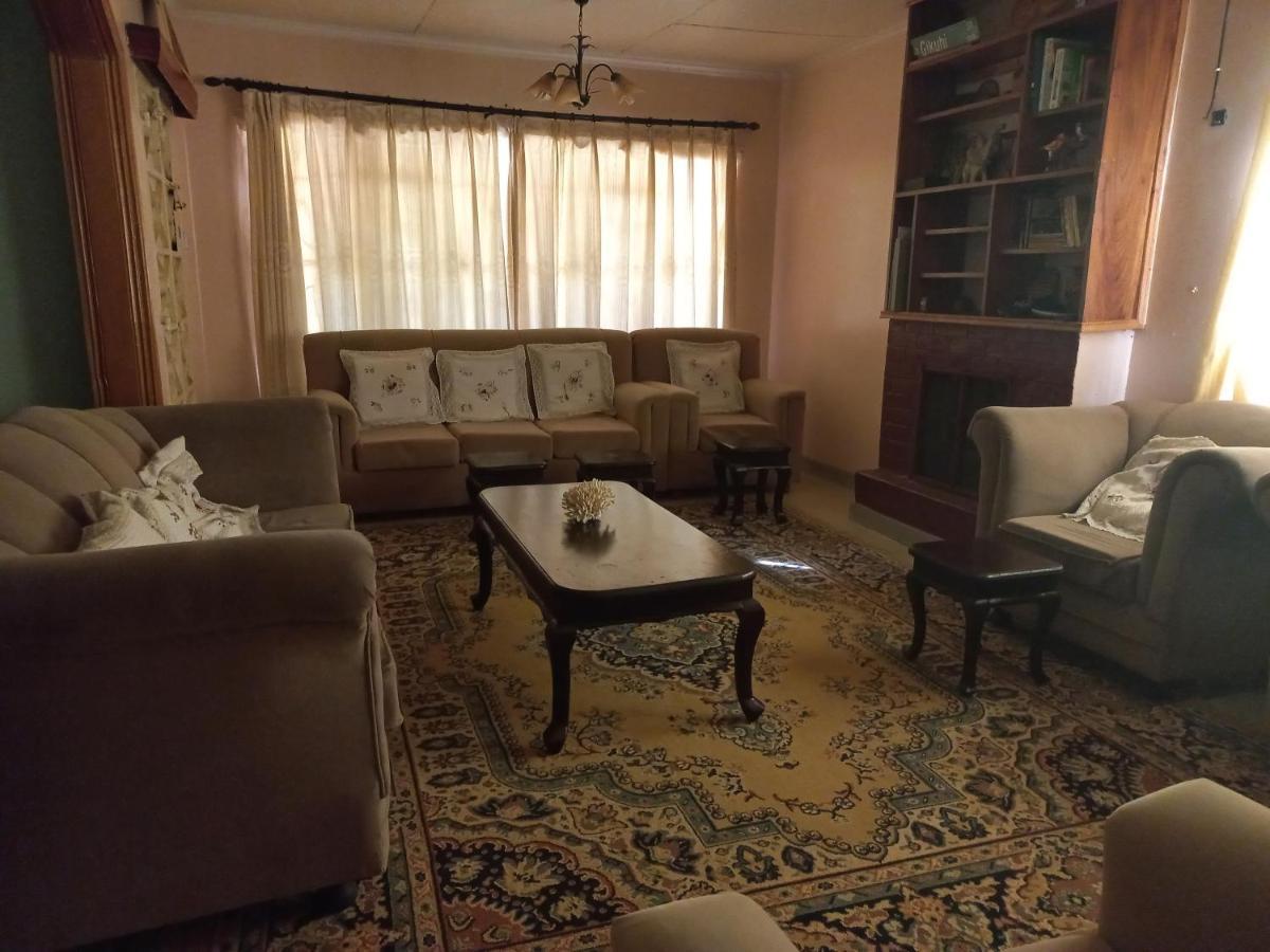 Kuniville Guest House Ниери Екстериор снимка