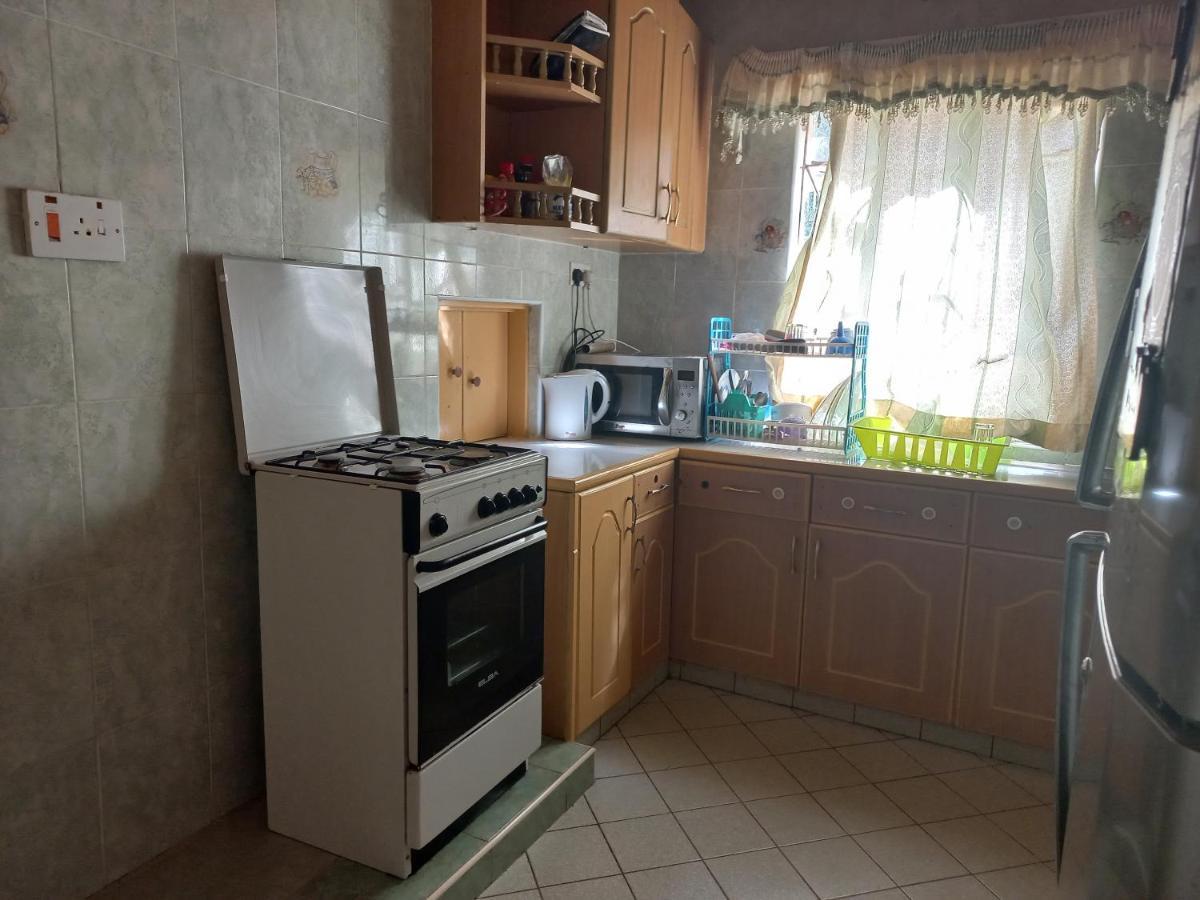 Kuniville Guest House Ниери Екстериор снимка