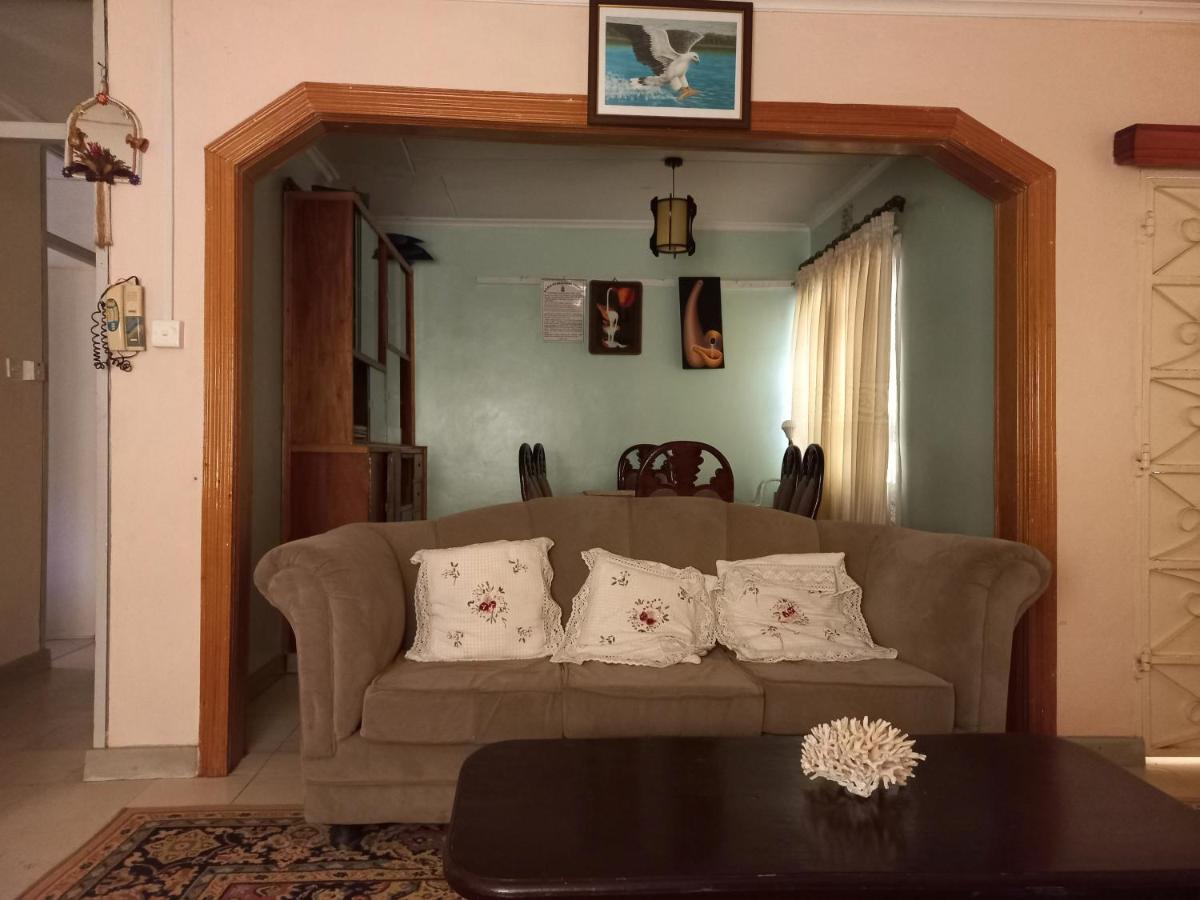 Kuniville Guest House Ниери Екстериор снимка