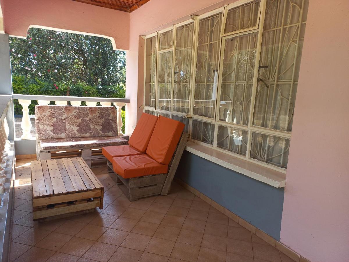 Kuniville Guest House Ниери Екстериор снимка