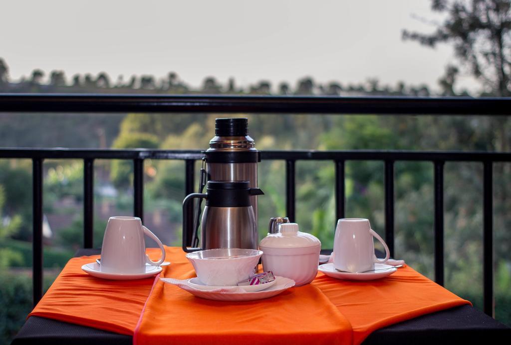 Kuniville Guest House Ниери Екстериор снимка