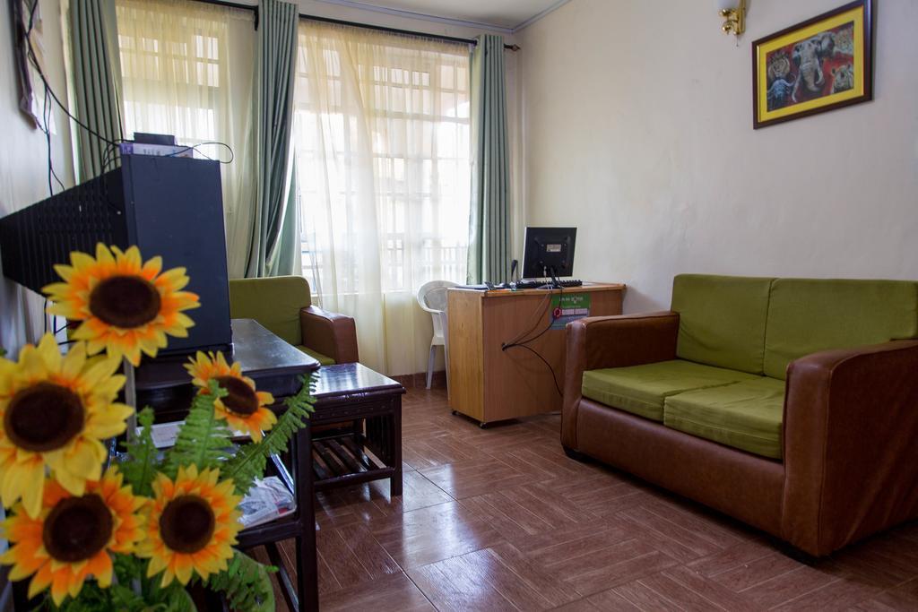Kuniville Guest House Ниери Екстериор снимка