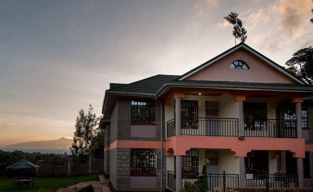 Kuniville Guest House Ниери Екстериор снимка