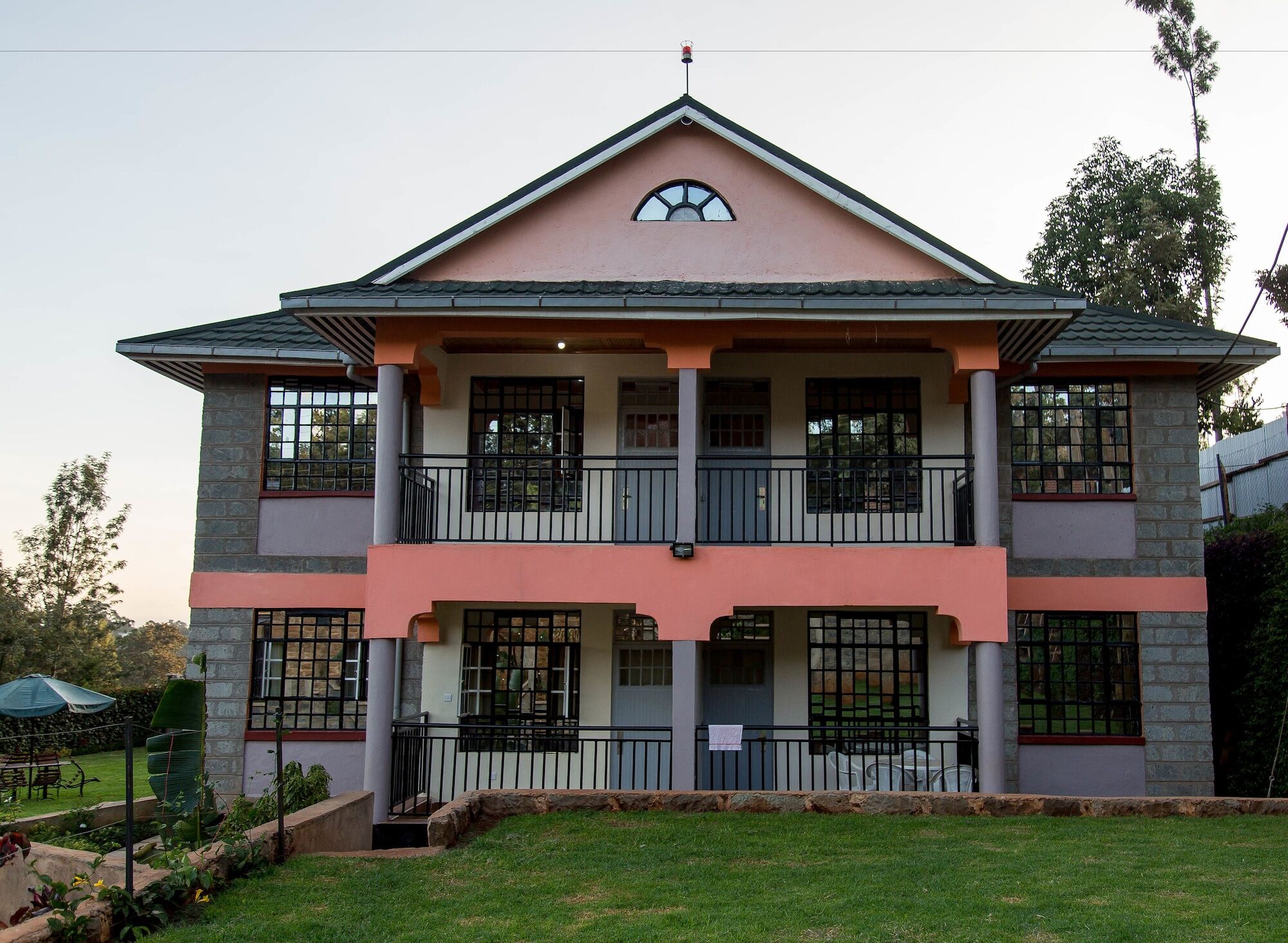 Kuniville Guest House Ниери Екстериор снимка
